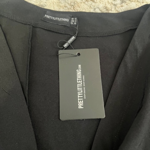 Black Woven Tie Front Crop Shirt  ~ Adorable 🖤⃝🤍 ~ Size 8 ~ PrettyLittleThing - Picture 3 of 4